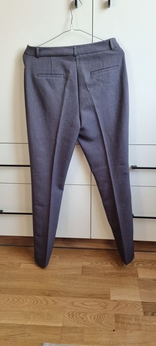 Szare eleganckie spodnie w kant
