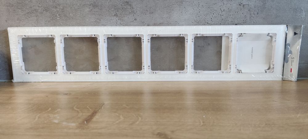 Ramka Karlik 6krotna białe szkło Deco