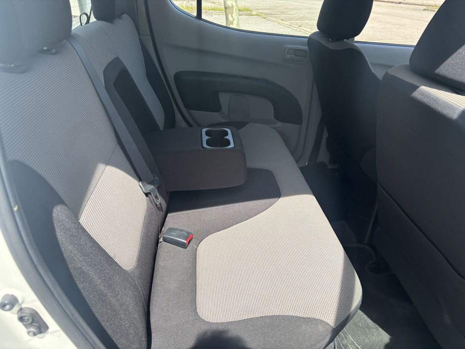 Mitsubishi L200  …..