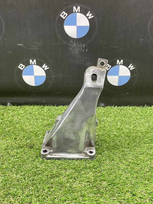Права лапа двигуна BMW E34 M50 Код:1097
