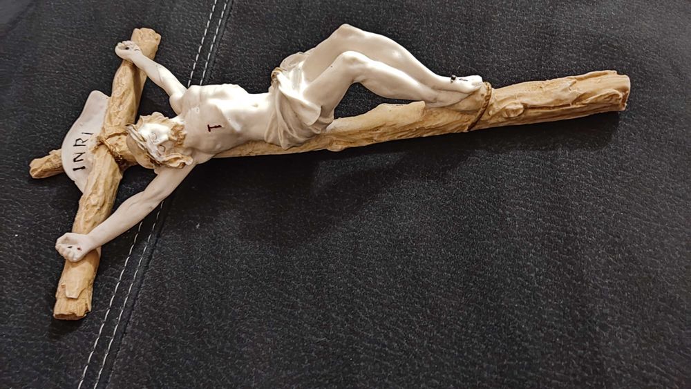 crucifixo em marfinite