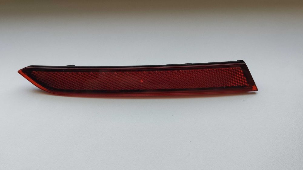 Катафот світловідбивач VW Passat B8 eur