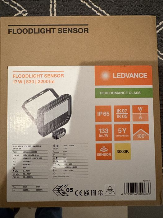 Naświetlacz LED z czujnikiem ruchu.