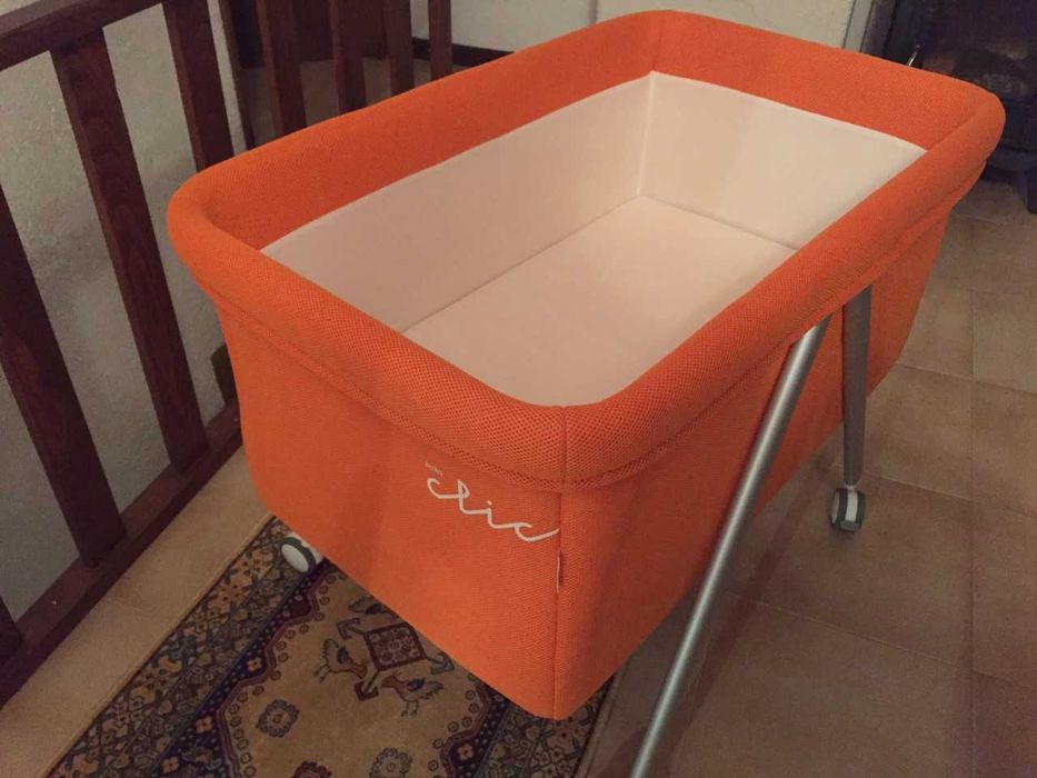 Berço da Baby Clic leve, desmontável e lavável
