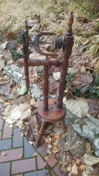 Kołowrotek zabytkowy do przędzenia