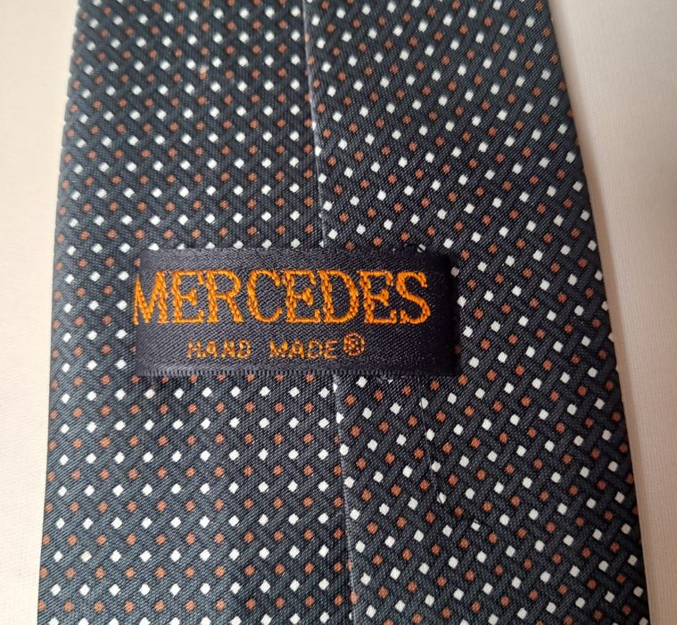 Gravata Mercedes, em seda natural. Como nova.