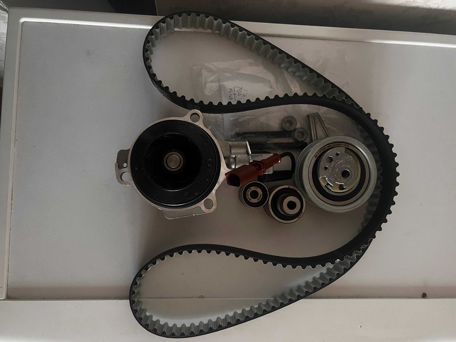 Комплект ременя ГРМ + помпа