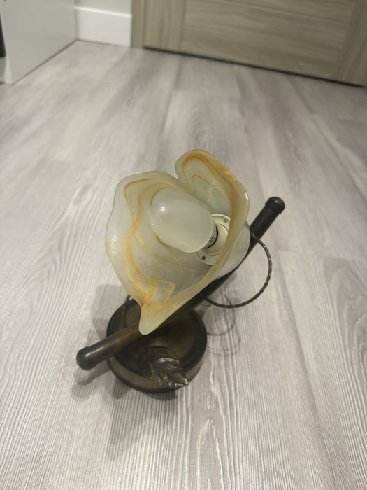 Lampa ścienna z żarówka