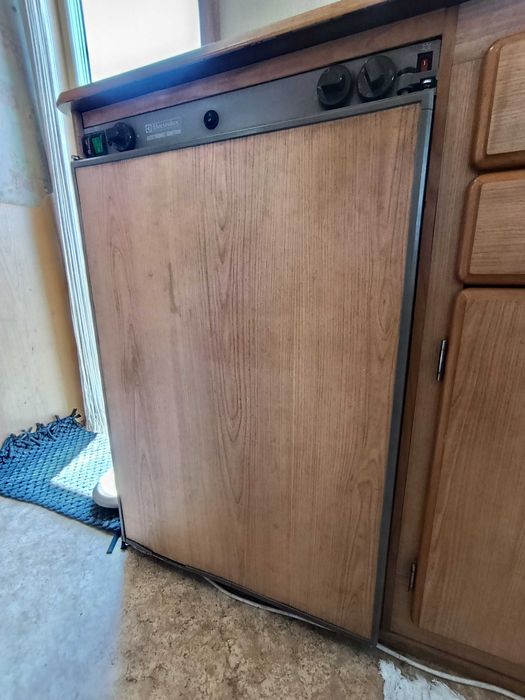 Frigorífico 12v, gás, 220 (trivalente) Electrolux