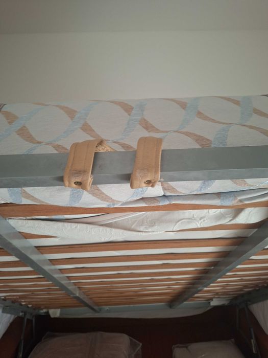 Cama de casal para colchão de 1'50