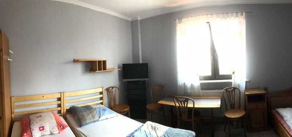 Łeba Adria centrum - mieszkania i pokoje pracownicze.