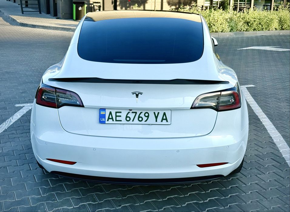 Tesla model 3 2021
