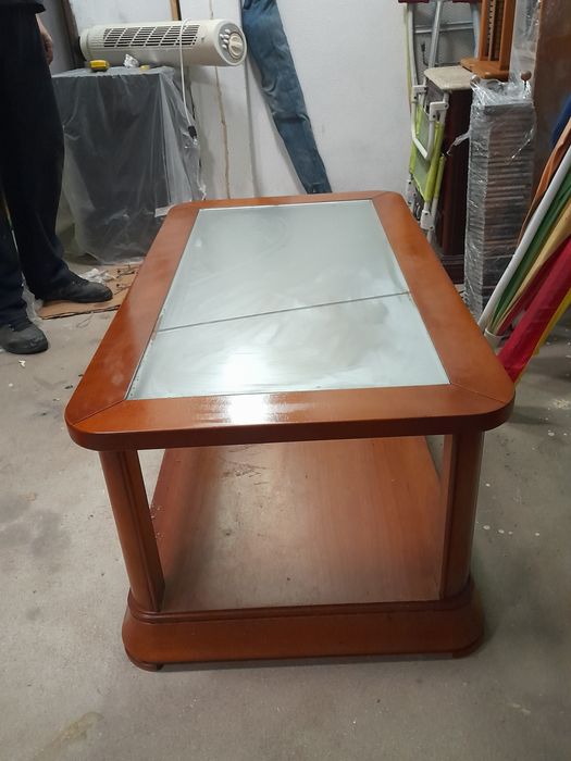 Mesa de centro, em cerejeira