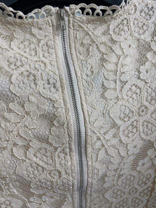 Piekna koronkowa bluzka bezowa