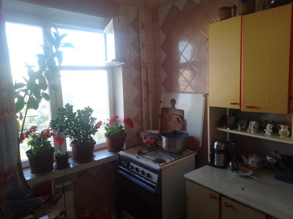 кімната з балконом метро оболонь пішки вул героів полку азов 32 \малиновського\ газалита