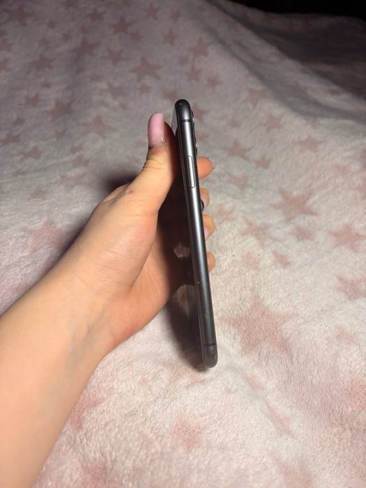 Продам Айфон 11 64 память