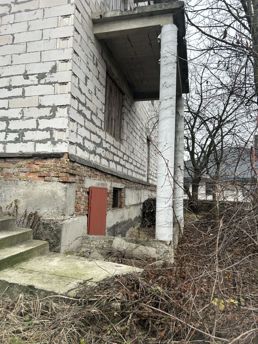 Продається недобудований будинок поруч з містом