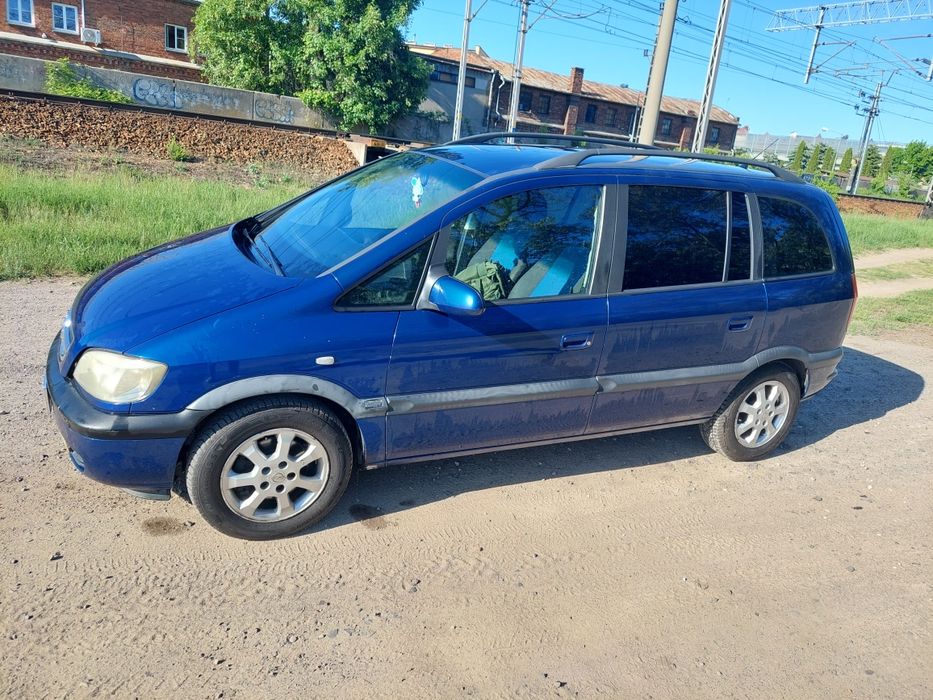 Sprzedam opla Zafirę 1.8 gaz 2004r 7osób  hak