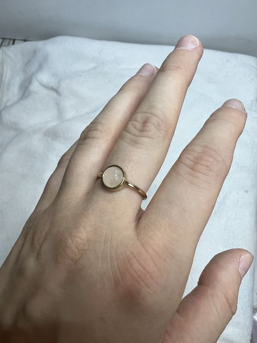 Pierścionek kwarc różowy delikatny minimalizm casual classy szykowny