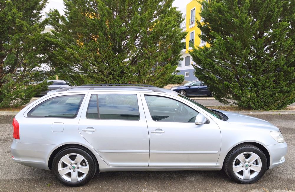 Skoda Octavia 1.6 TDI 105cv DSG | Garantia 18 Meses | Financiamento