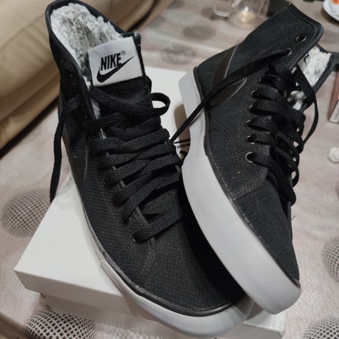 Кроссовки женские NIKE