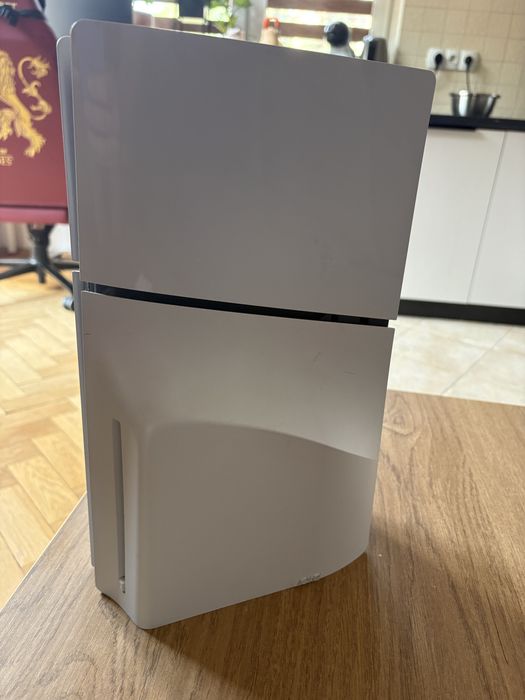 PS5 slim z napedem 1Tb 1 pad z orginalnym pudelkiem.