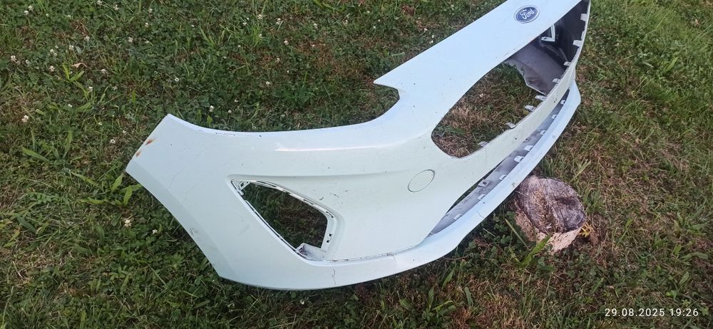 Zderzak przód Ford Fiesta mk8 VIII ładny miętowy kolor