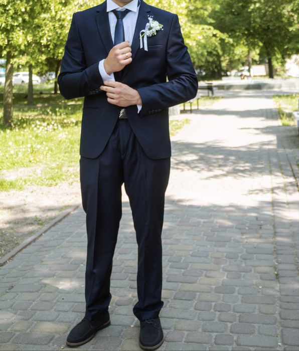 Весільний костюм