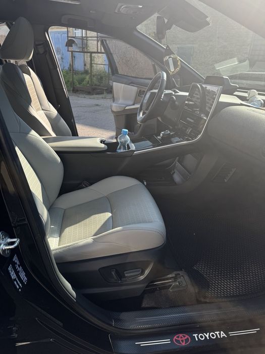 Продам тойоту BZ4x 2023