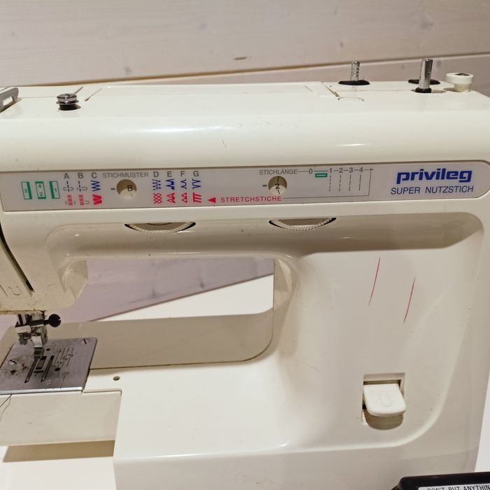 Maszyna do szycia Privileg 1408.