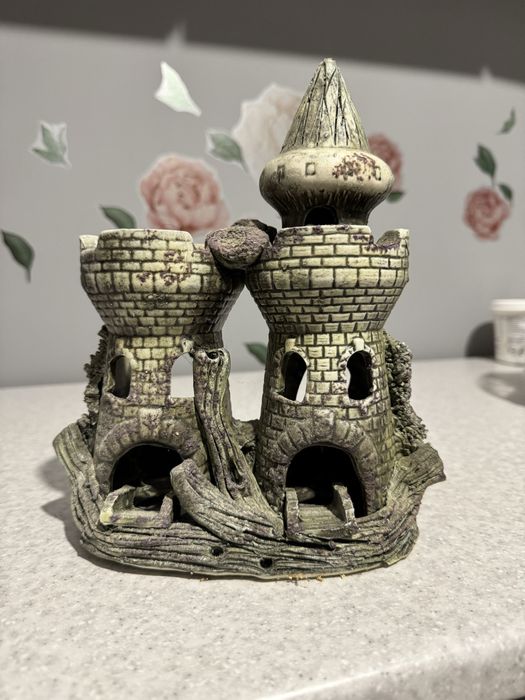 Замок для акваріума