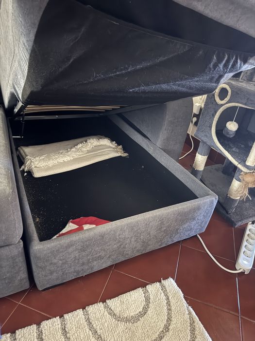 Sofá Cinzento com Chaise Longue/Cama