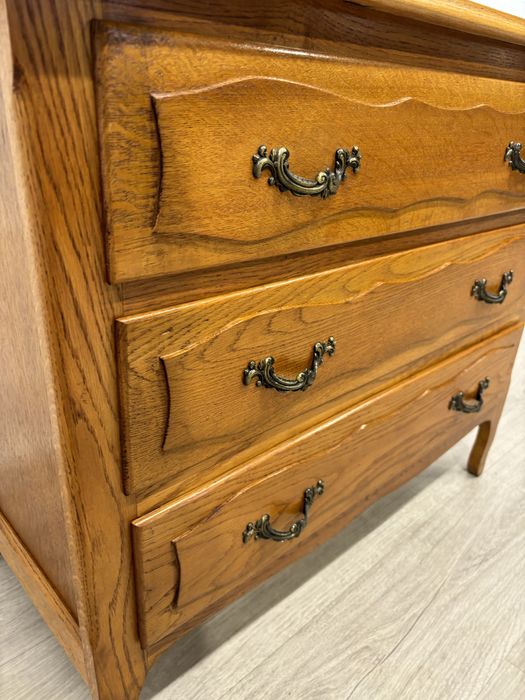 Jasna dębowa komda z szufladami