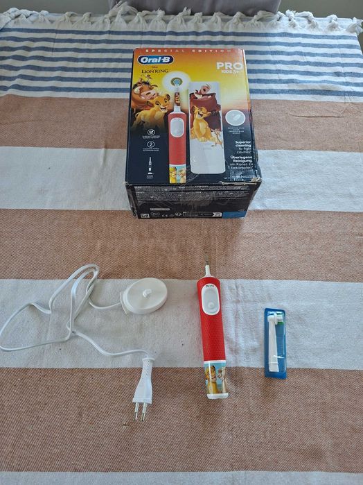 Szczoteczka Elektryczna dla Dzieci Oral-B Vitality Pro Kids Lion King