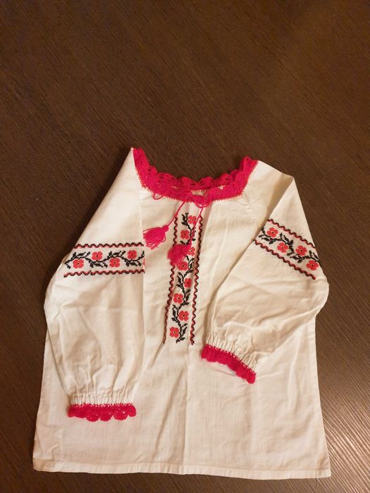 Вишиванка 250грн дівчинці 2-3р, 4-6 р, 7-8р. Костюм вишитий 350грн.