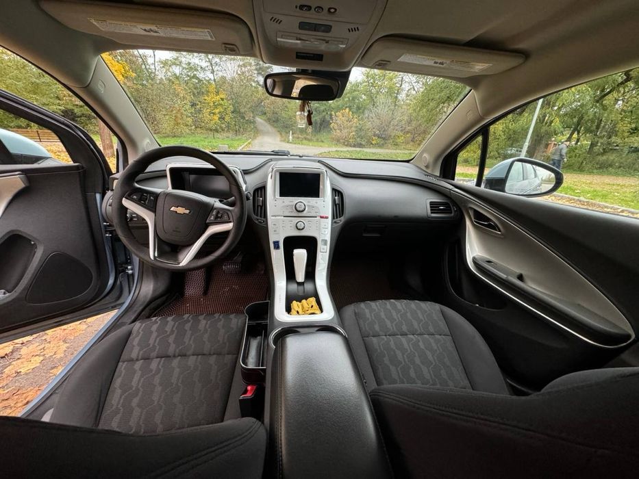Chevrolet volt 2013 року 1.4 гібрид