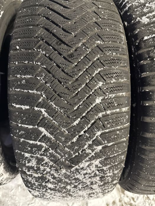 Opony zimowe 225/55/16 Laufenn