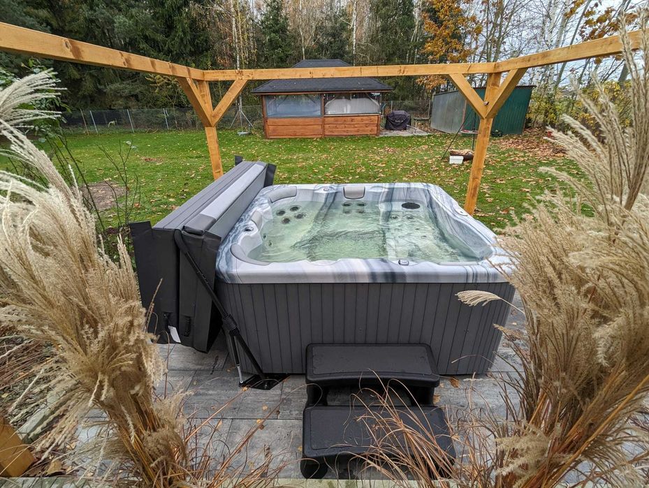 Wanna jacuzzi Viskan LARKO- Luksusowy hydromasaż dla 6 osób, 26 dysz