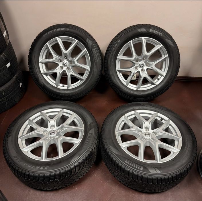 Volvo XC60 R18 оригінальні диски шини зимові Pirelli 235 60 18 Scorpion Winter 2