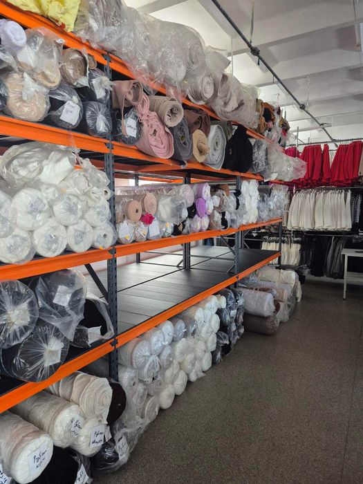 Стелаж складський з полицями металевий. Стелажі для шин і коліс. Метал