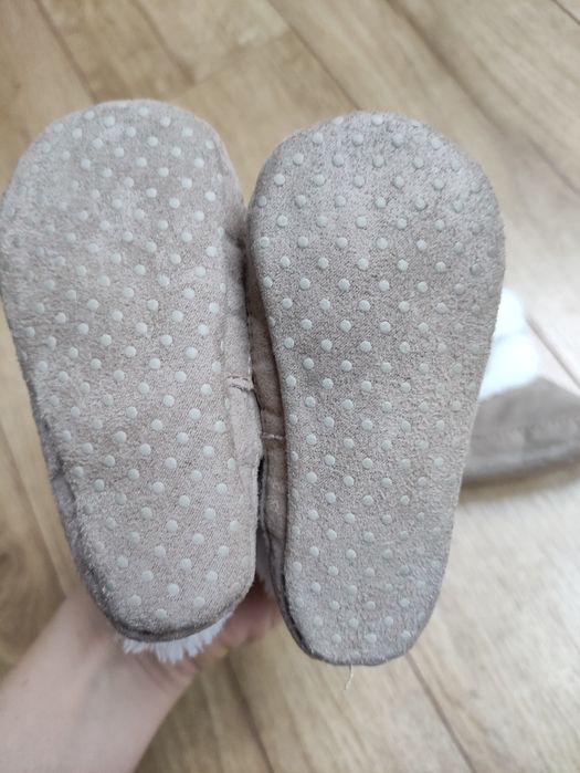 Ciepłe buciki, niechodki dla bliźniaczek, roz.18-19