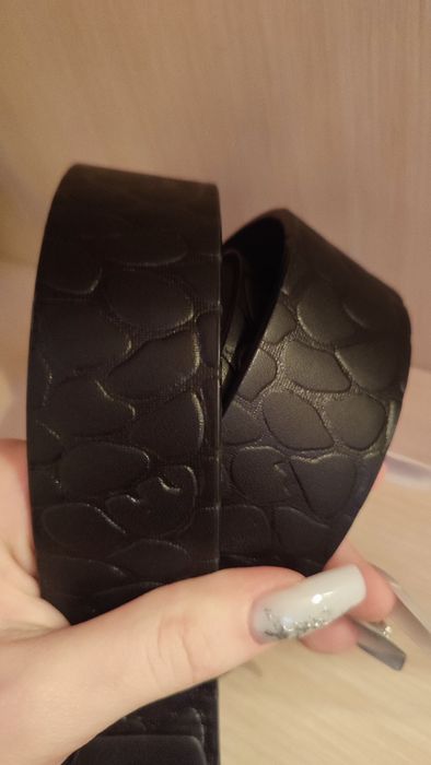 Шкіряний чорний ремень з черепами