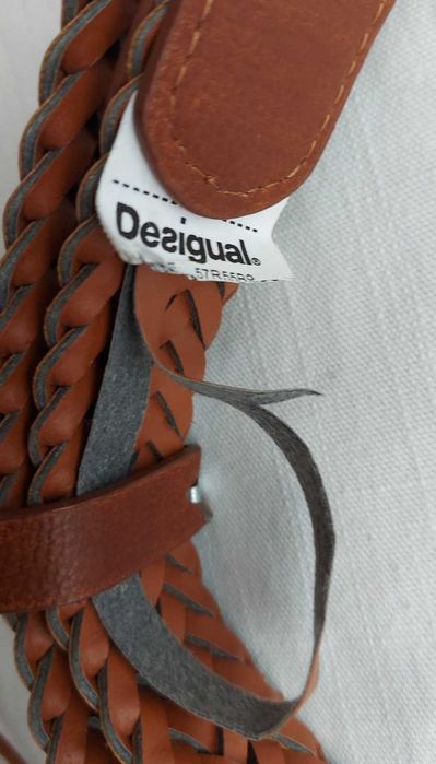 Desigual Pleciony pasek rzemykowy brązowy kolorową klamrą etno boho