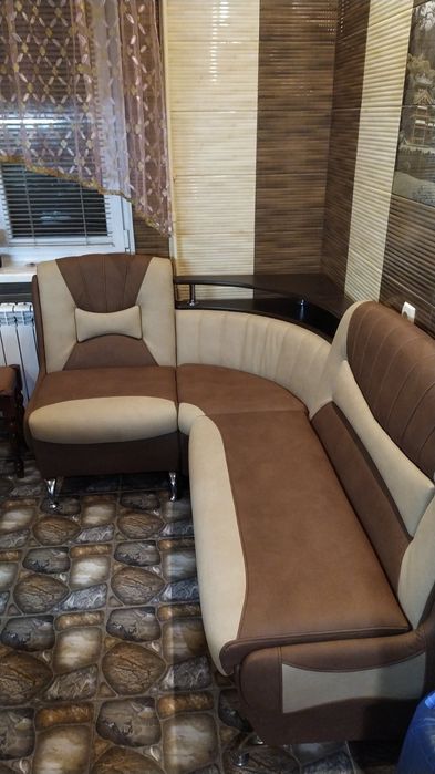 Перетяжка і ремонт м'яких меблів: крісла, стільці, дивани