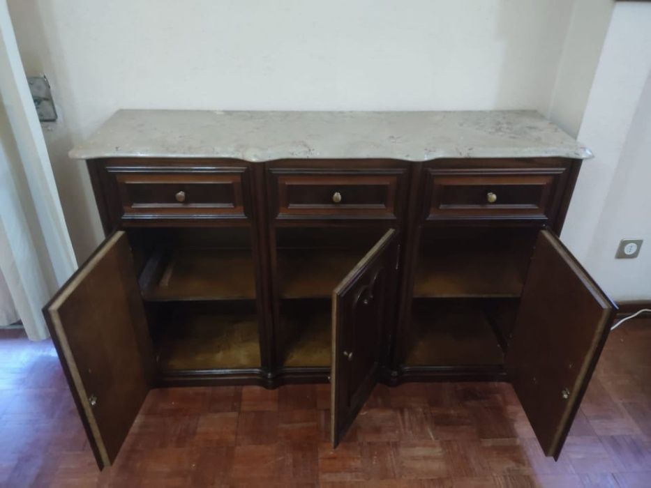 Móvel de entrada com mármore