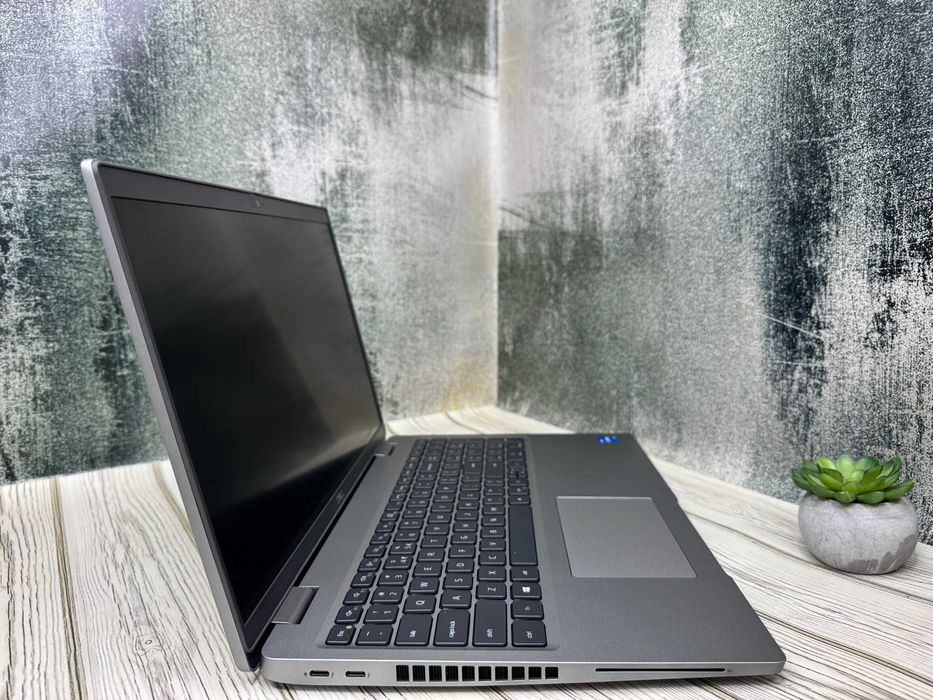 Ноутбук Dell Latitude 5520 | 15.6" FHD|i5-1135G7|16 GB RAM|SSD 256 GB