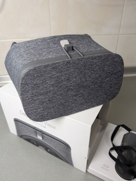 Очки виртуальной реальности Google Daydream View