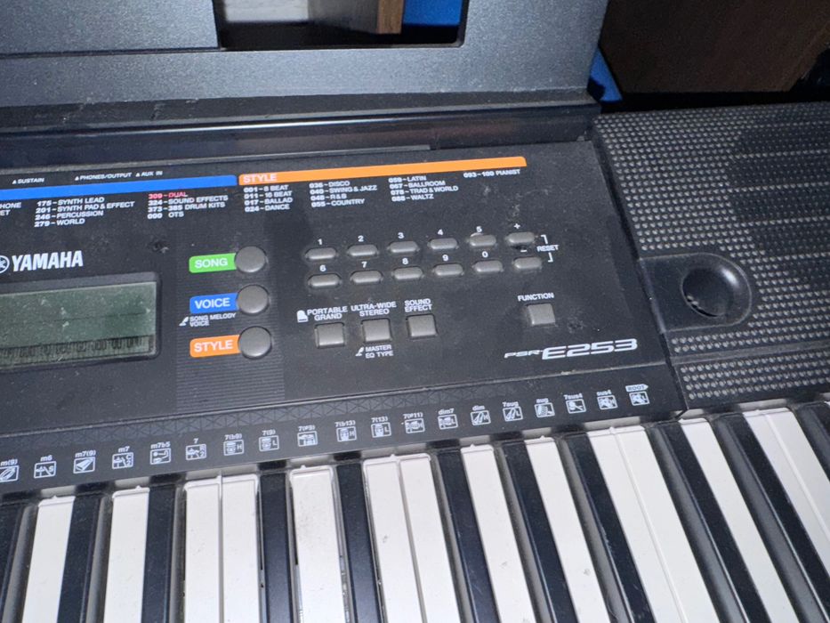 Keyboard Yamaha PSR-E253