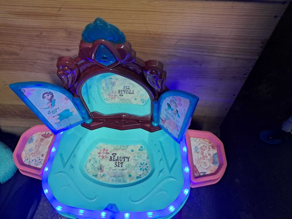 Tocador de criança  com música