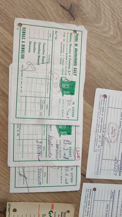 Faturas de abastecimento de combustível antigas